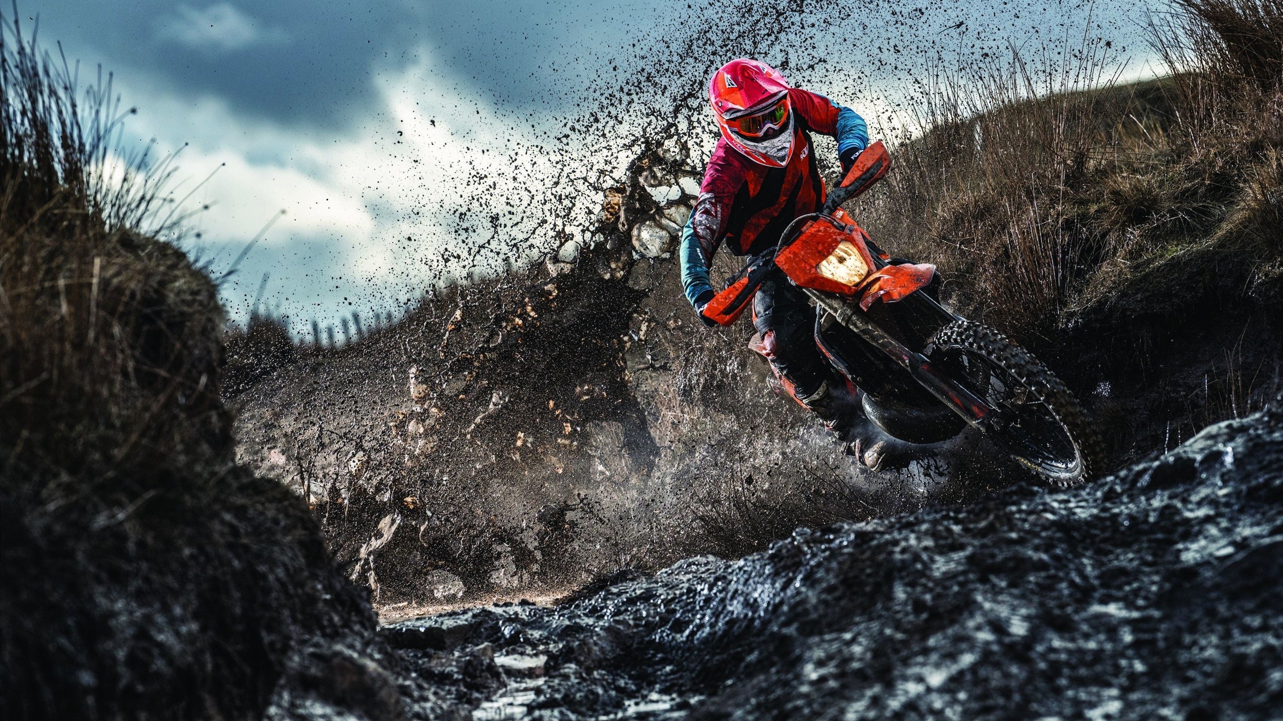 “逆境中的英雄:极端天气下的坚守与突破”,在逆境中崛起的名人